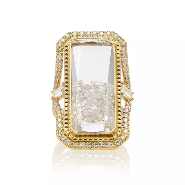 Core Cocktail Ring in18K gold with diamonds enclosed in a Kaleidoscope Shaker™ 