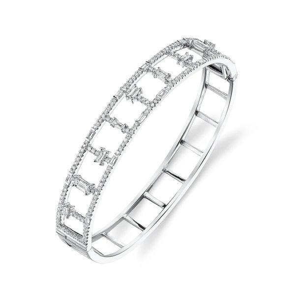Borgioni’s  Diamond Baguette Closed Bangle