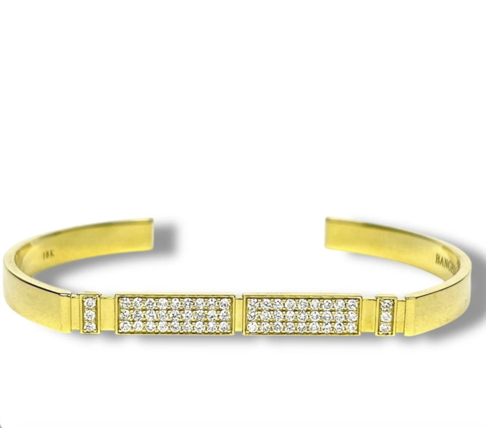 The Flat Pavé in 18K gold with diamonds, available in women’s and men’s sizes